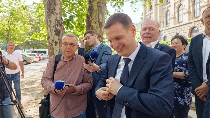 Isprazna Vučićeva politika